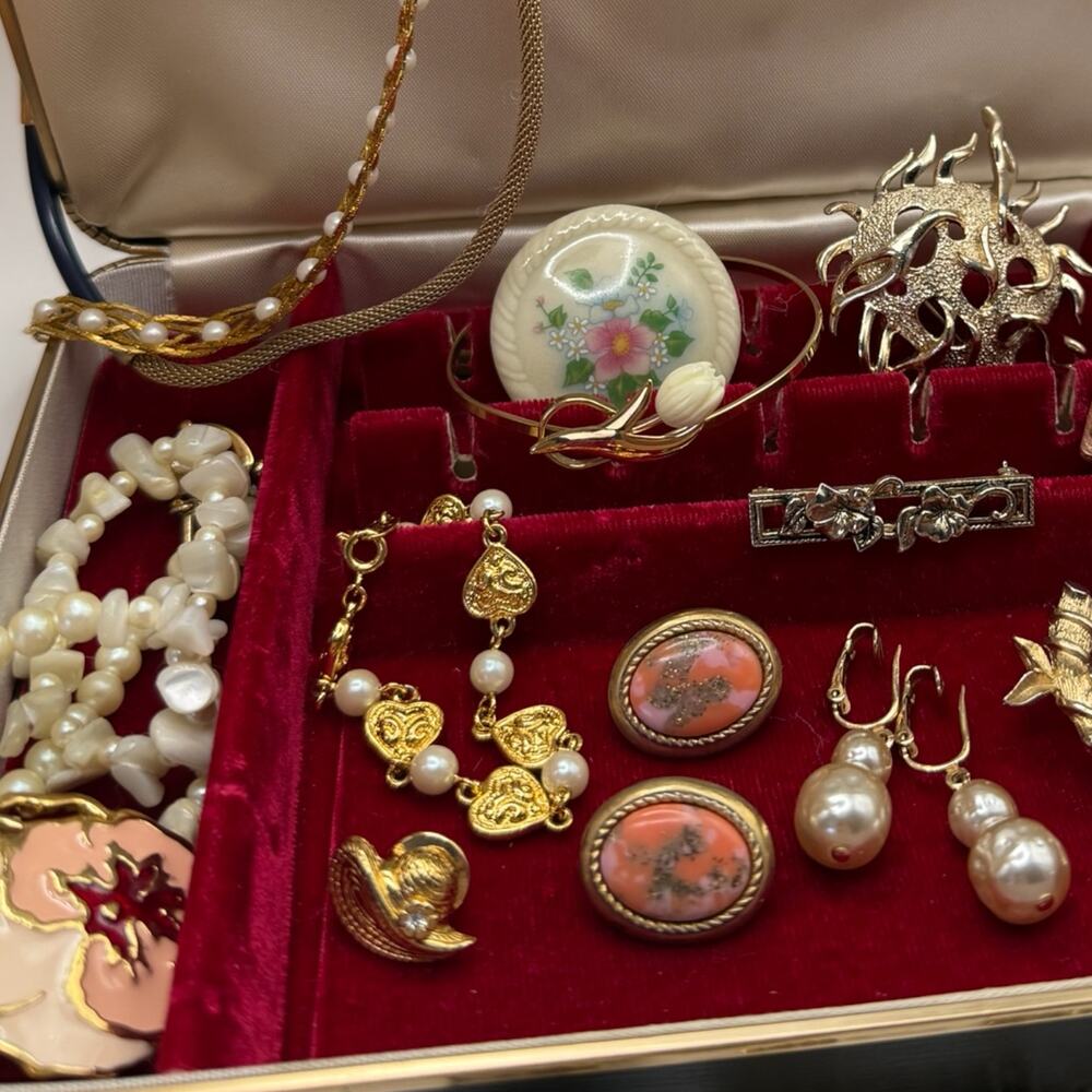 Vintage Avon Sarah Coventry Jewelry Wearable Lot Earring Necklace Brooch - Picture 4 of 13